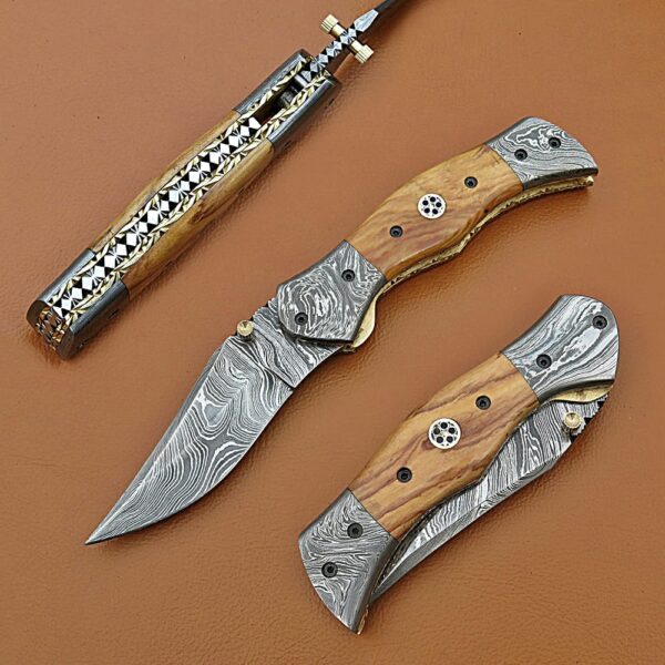 Premium Damascus Steel Dagger – Handcrafted